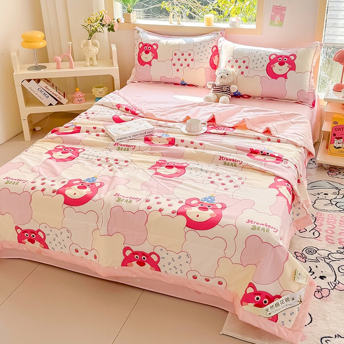 91家纺网 家纺一手货源 找家纺 栩裕纺织 2025新款全棉印染棉花夏被夏凉被空调被 草莓熊