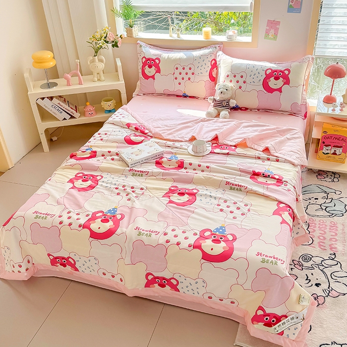 91家纺网 家纺一手货源 找家纺 栩裕纺织 2025新款全棉印染棉花夏被夏凉被空调被 草莓熊