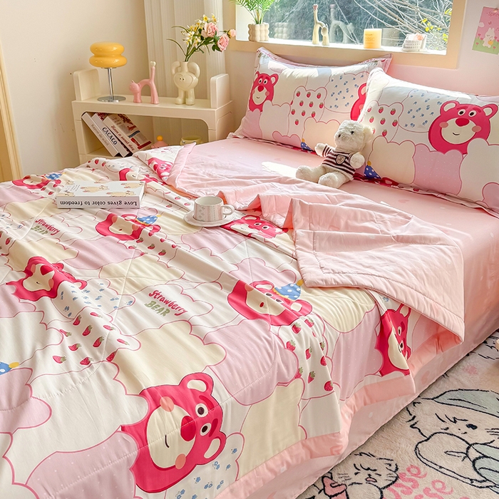 91家纺网 家纺一手货源 找家纺 栩裕纺织 2025新款全棉印染棉花夏被夏凉被空调被 草莓熊