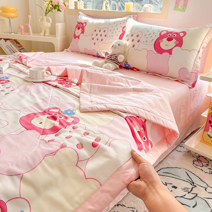 91家纺网 家纺一手货源 找家纺 栩裕纺织 2025新款全棉印染棉花夏被夏凉被空调被 草莓熊