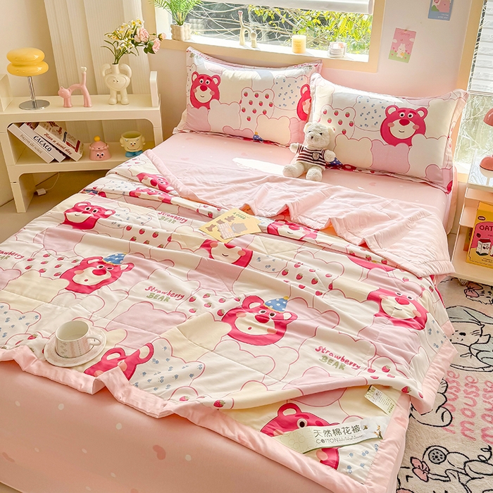 91家纺网 家纺一手货源 找家纺 栩裕纺织 2025新款全棉印染棉花夏被夏凉被空调被 草莓熊