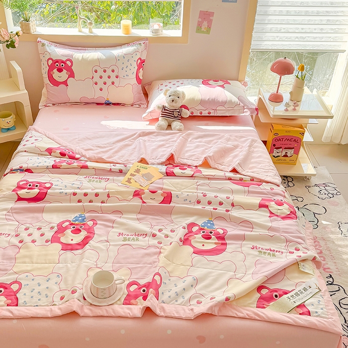 91家纺网 家纺一手货源 找家纺 栩裕纺织 2025新款全棉印染棉花夏被夏凉被空调被 草莓熊