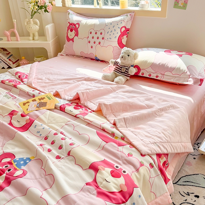 91家纺网 家纺一手货源 找家纺 栩裕纺织 2025新款全棉印染棉花夏被夏凉被空调被 草莓熊