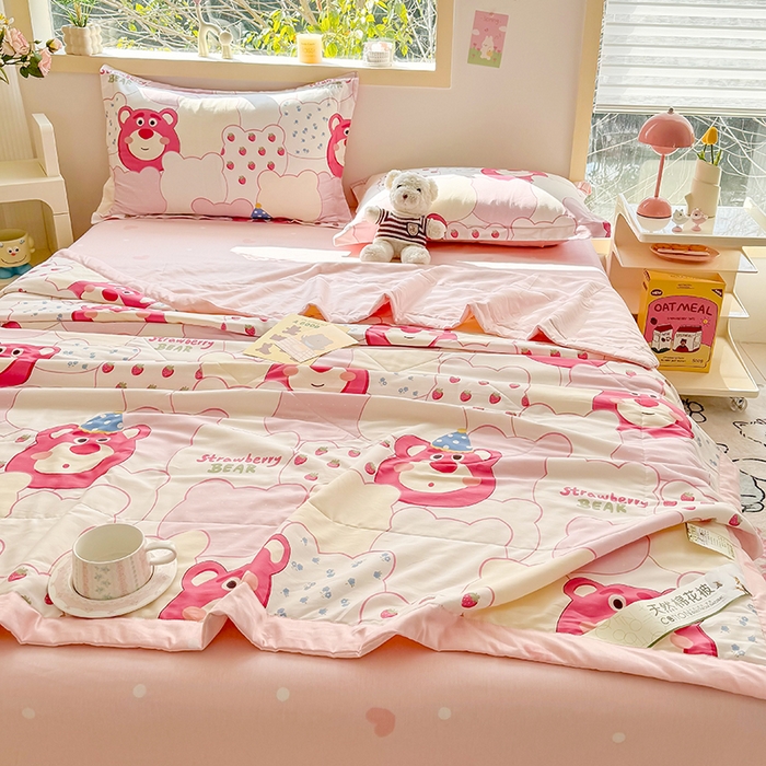 91家纺网 家纺一手货源 找家纺 栩裕纺织 2025新款全棉印染棉花夏被夏凉被空调被 草莓熊