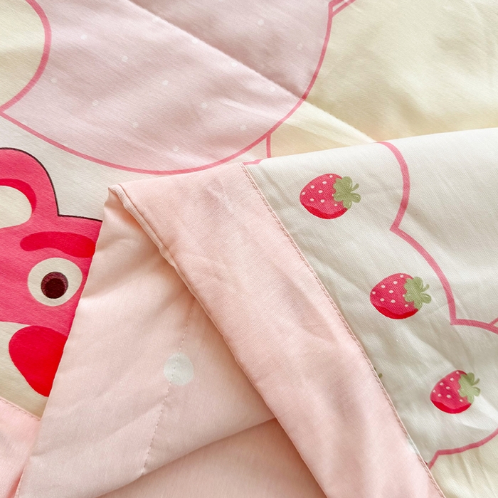 91家纺网 家纺一手货源 找家纺 栩裕纺织 2025新款全棉印染棉花夏被夏凉被空调被 草莓熊