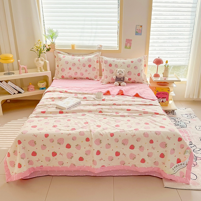 91家纺网 家纺一手货源 找家纺 栩裕纺织 2025新款全棉印染棉花夏被夏凉被空调被 草莓庄园