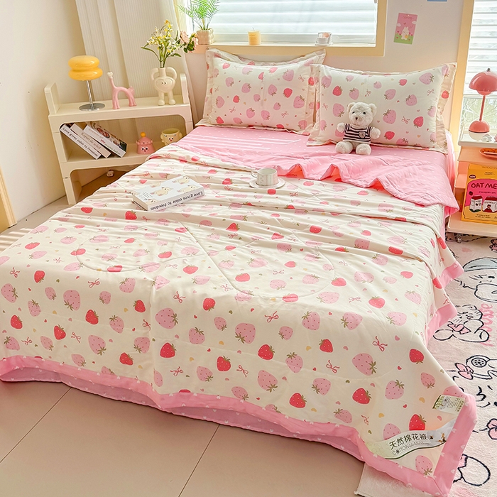 91家纺网 家纺一手货源 找家纺 栩裕纺织 2025新款全棉印染棉花夏被夏凉被空调被 草莓庄园