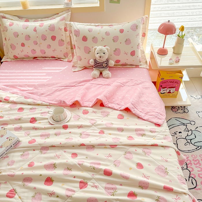 91家纺网 家纺一手货源 找家纺 栩裕纺织 2025新款全棉印染棉花夏被夏凉被空调被 草莓庄园