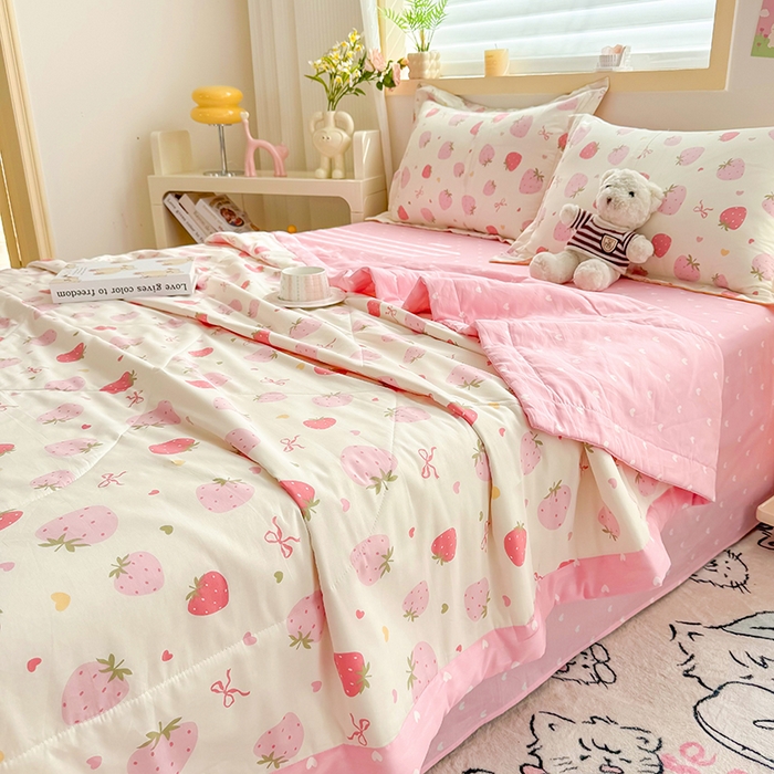 91家纺网 家纺一手货源 找家纺 栩裕纺织 2025新款全棉印染棉花夏被夏凉被空调被 草莓庄园