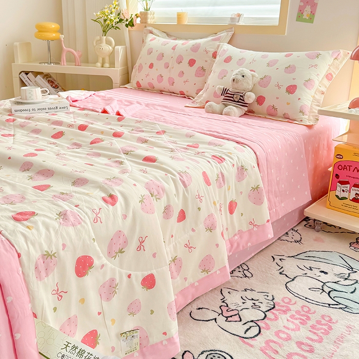 91家纺网 家纺一手货源 找家纺 栩裕纺织 2025新款全棉印染棉花夏被夏凉被空调被 草莓庄园