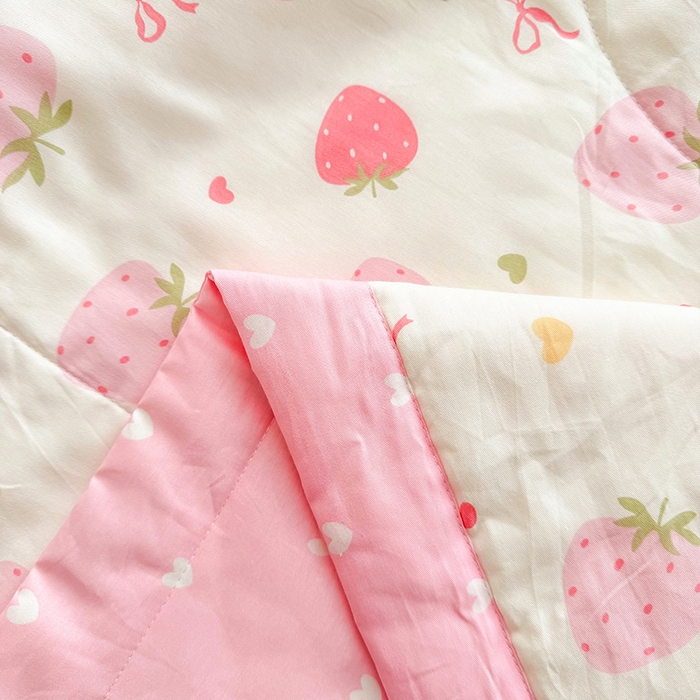 91家纺网 家纺一手货源 找家纺 栩裕纺织 2025新款全棉印染棉花夏被夏凉被空调被 草莓庄园