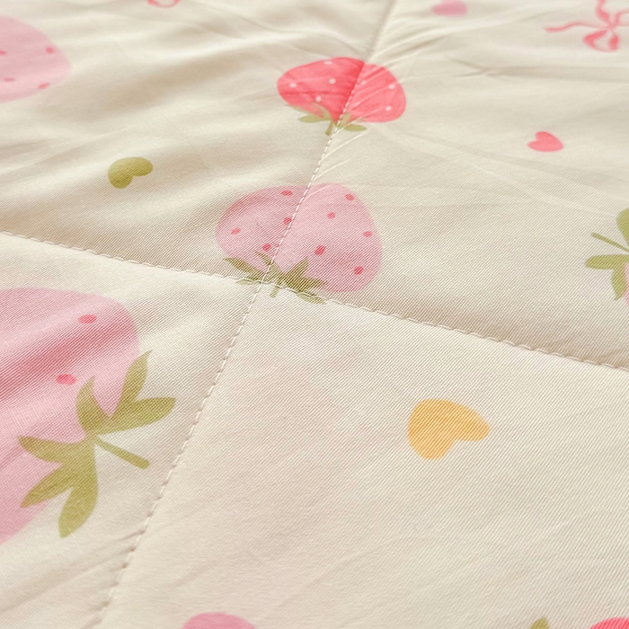 91家纺网 家纺一手货源 找家纺 栩裕纺织 2025新款全棉印染棉花夏被夏凉被空调被 草莓庄园