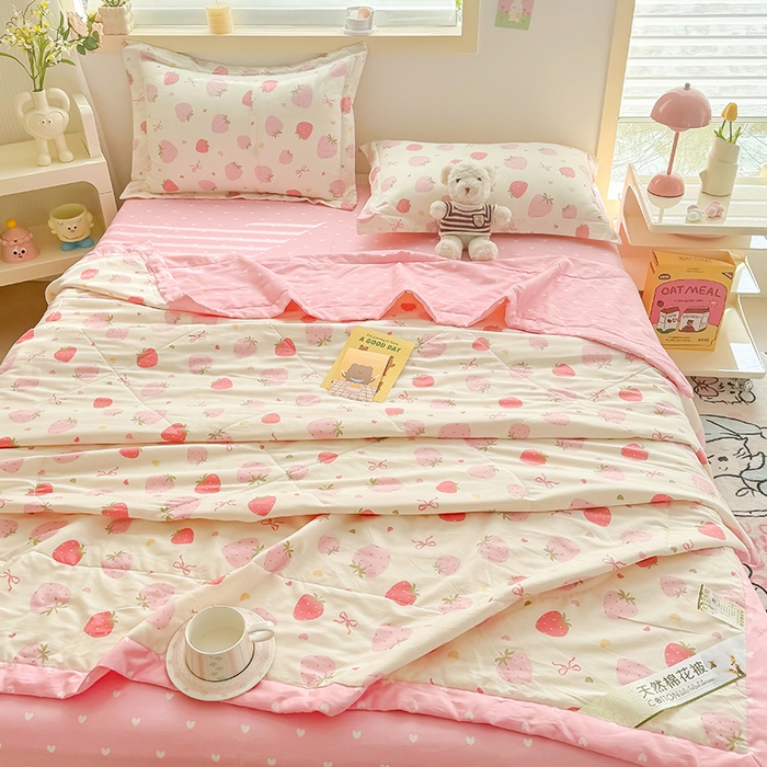 91家纺网 家纺一手货源 找家纺 栩裕纺织 2025新款全棉印染棉花夏被夏凉被空调被 草莓庄园