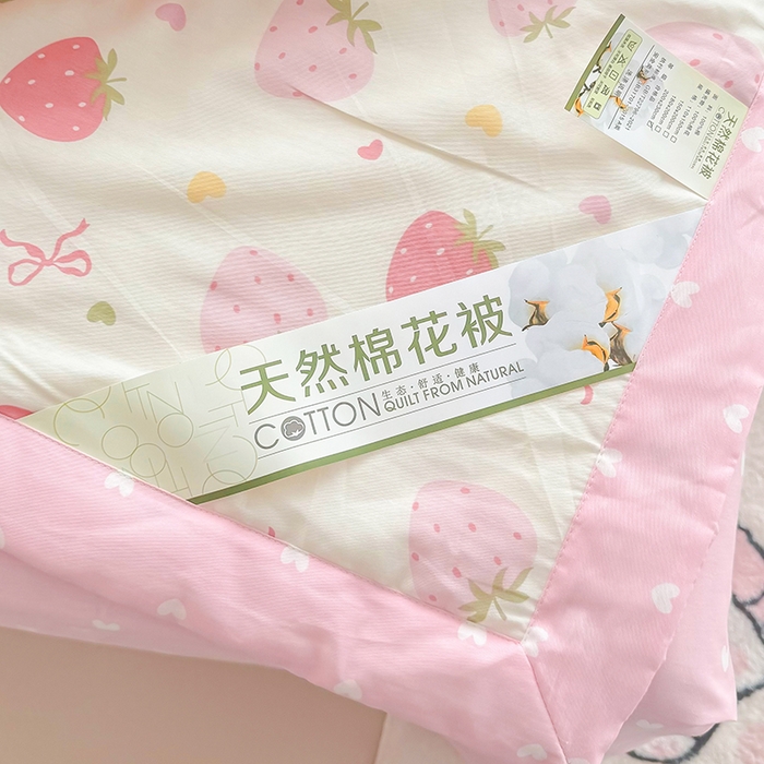 91家纺网 家纺一手货源 找家纺 栩裕纺织 2025新款全棉印染棉花夏被夏凉被空调被 草莓庄园