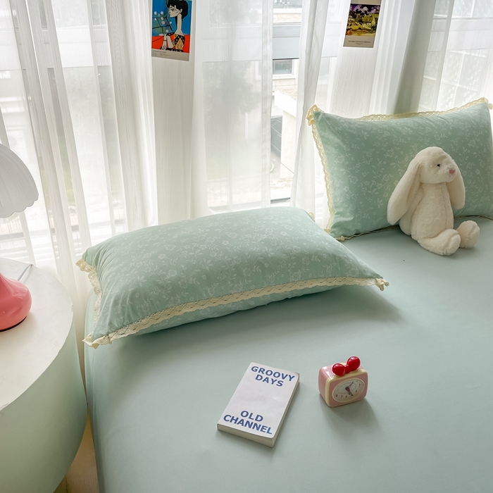 91家纺网 家纺一手货源 找家纺 仟网汇 2025新款针织双层纱镂空花边夏被夏凉被空调被四件套 冰心兰