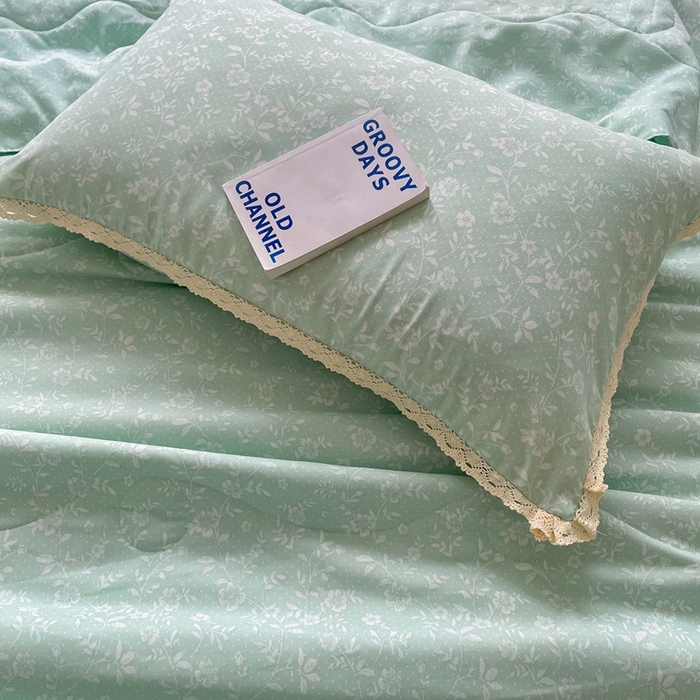 91家纺网 家纺一手货源 找家纺 仟网汇 2025新款针织双层纱镂空花边夏被夏凉被空调被四件套 冰心兰