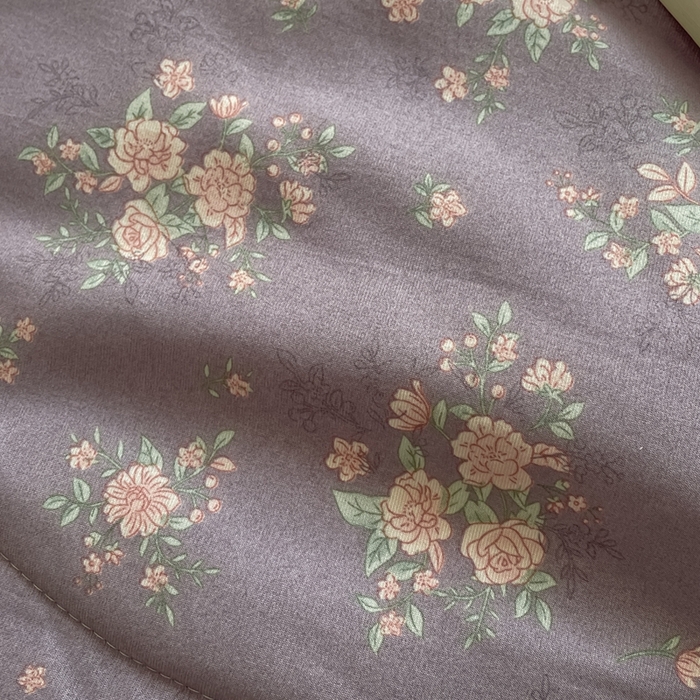 91家纺网 家纺一手货源 找家纺 仟网汇 2025新款针织双层纱镂空花边夏被夏凉被空调被四件套 豆蔻年华