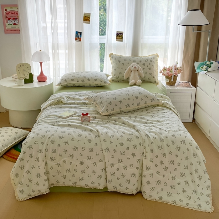 91家纺网 家纺一手货源 找家纺 仟网汇 2025新款针织双层纱镂空花边夏被夏凉被空调被四件套 浮生若梦