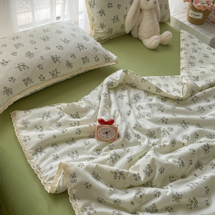 91家纺网 家纺一手货源 找家纺 仟网汇 2025新款针织双层纱镂空花边夏被夏凉被空调被四件套 浮生若梦