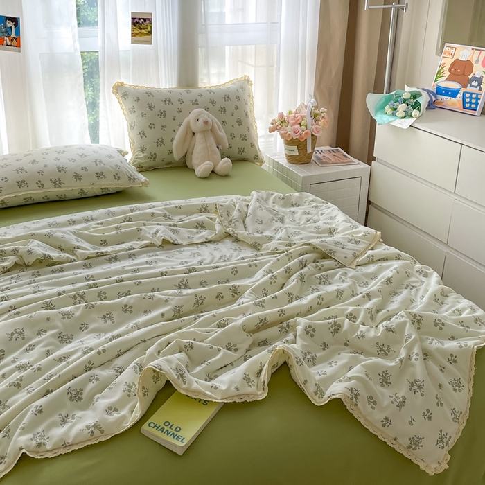 91家纺网 家纺一手货源 找家纺 仟网汇 2025新款针织双层纱镂空花边夏被夏凉被空调被四件套 浮生若梦