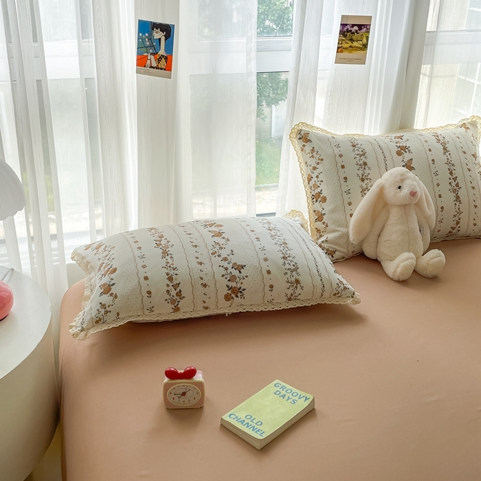 91家纺网 家纺一手货源 找家纺 仟网汇 2025新款针织双层纱镂空花边夏被夏凉被空调被四件套 复古玫瑰