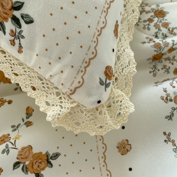 91家纺网 家纺一手货源 找家纺 仟网汇 2025新款针织双层纱镂空花边夏被夏凉被空调被四件套 复古玫瑰