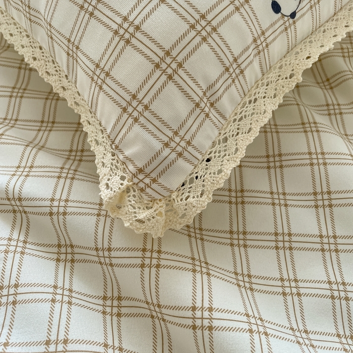 91家纺网 家纺一手货源 找家纺 仟网汇 2025新款针织双层纱镂空花边夏被夏凉被空调被四件套 格纹熊猫