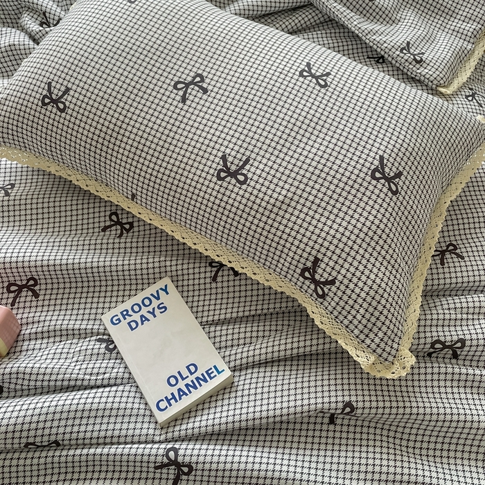 91家纺网 家纺一手货源 找家纺 仟网汇 2025新款针织双层纱镂空花边夏被夏凉被空调被四件套 格子蝴蝶结