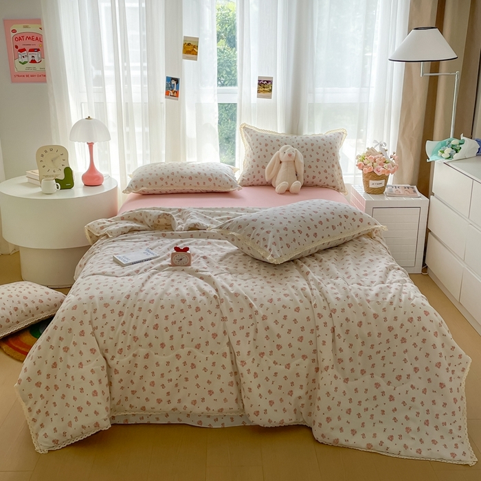 91家纺网 家纺一手货源 找家纺 仟网汇 2025新款针织双层纱镂空花边夏被夏凉被空调被四件套 镂空系列-复古玫瑰