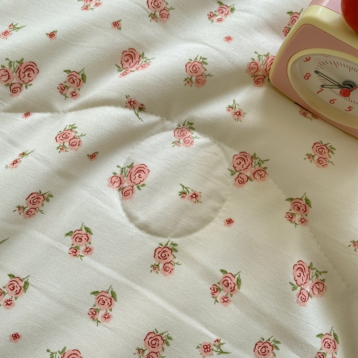 91家纺网 家纺一手货源 找家纺 仟网汇 2025新款针织双层纱镂空花边夏被夏凉被空调被四件套 镂空系列-复古玫瑰