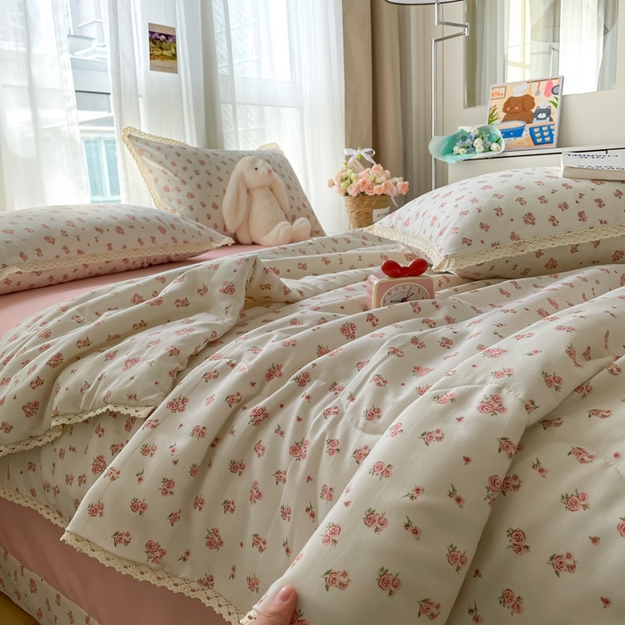 91家纺网 家纺一手货源 找家纺 仟网汇 2025新款针织双层纱镂空花边夏被夏凉被空调被四件套 镂空系列-复古玫瑰