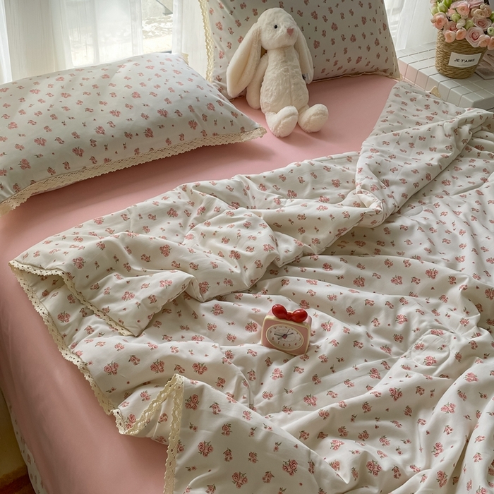 91家纺网 家纺一手货源 找家纺 仟网汇 2025新款针织双层纱镂空花边夏被夏凉被空调被四件套 镂空系列-复古玫瑰