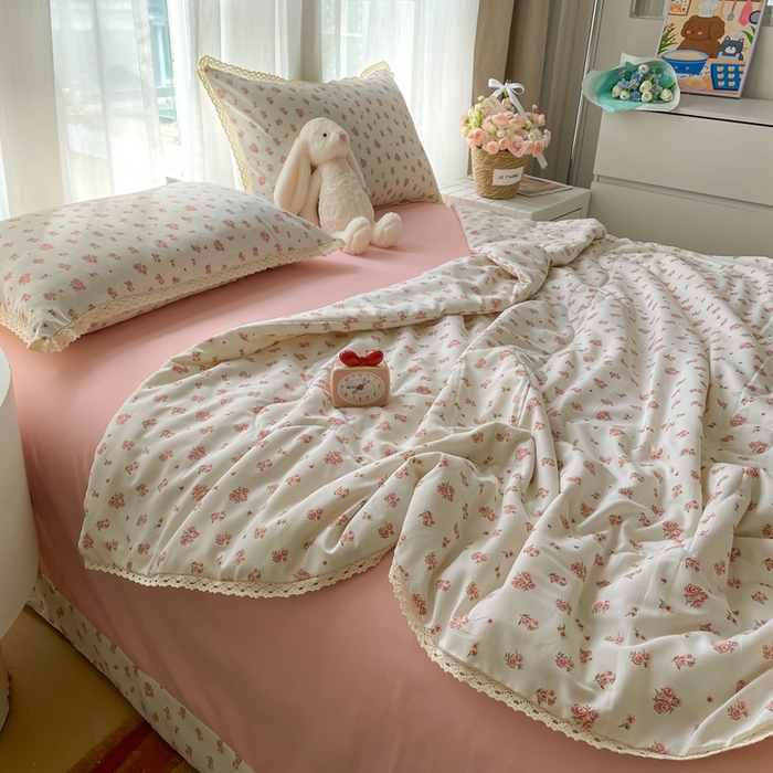 91家纺网 家纺一手货源 找家纺 仟网汇 2025新款针织双层纱镂空花边夏被夏凉被空调被四件套 镂空系列-复古玫瑰