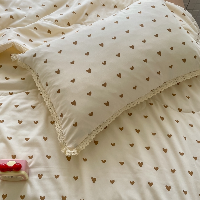 91家纺网 家纺一手货源 找家纺 仟网汇 2025新款针织双层纱镂空花边夏被夏凉被空调被四件套 镂空系列-甜心