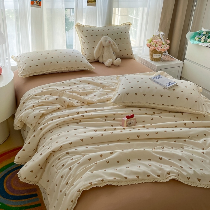 91家纺网 家纺一手货源 找家纺 仟网汇 2025新款针织双层纱镂空花边夏被夏凉被空调被四件套 镂空系列-甜心