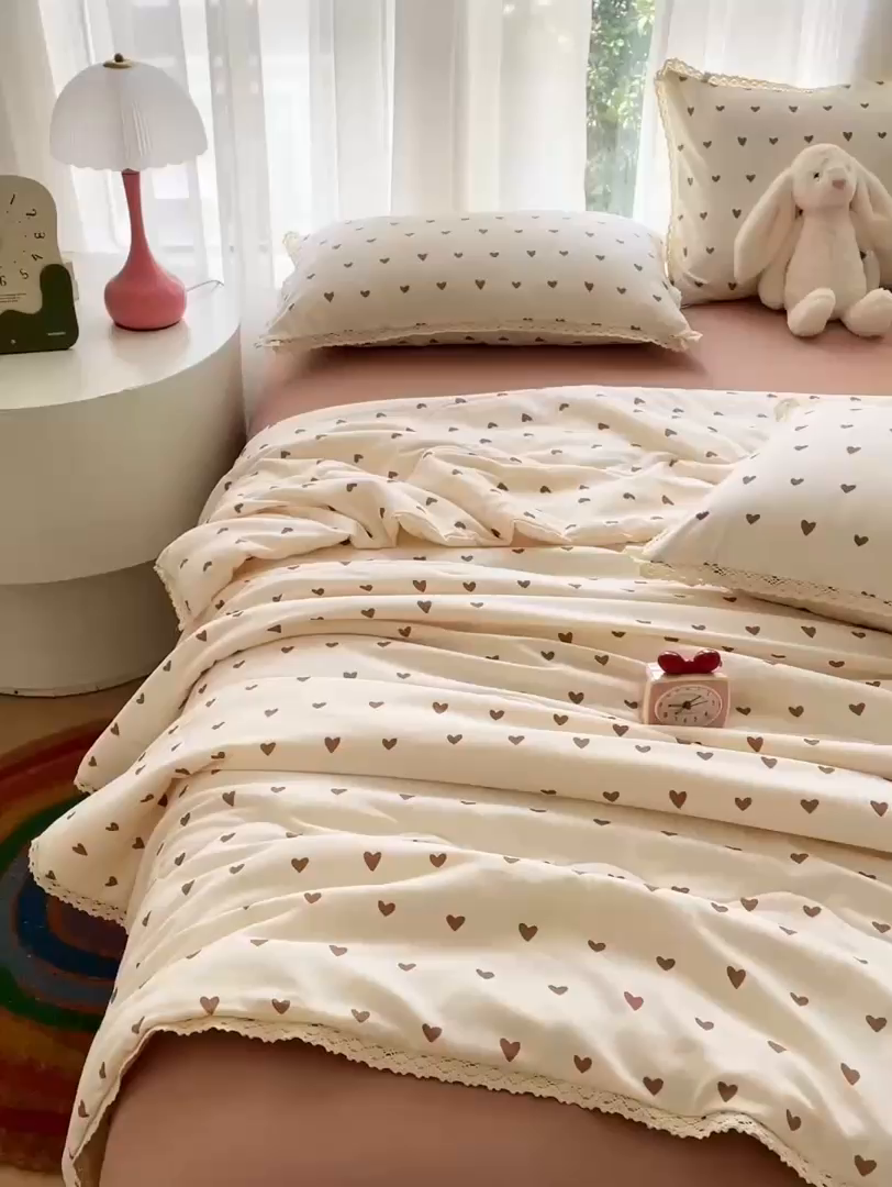 91家纺网 家纺一手货源 找家纺 仟网汇 2025新款针织双层纱镂空花边夏被夏凉被空调被四件套 镂空系列-甜心