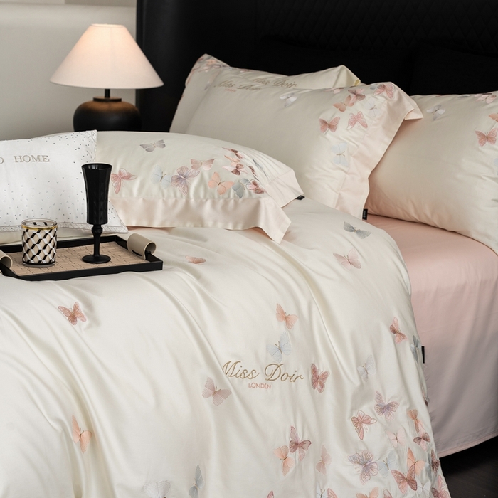 91家纺网 家纺一手货源 找家纺 馨蕊 2025新款高精密刺绣轻奢风全棉四件套-微光 微光-粉白