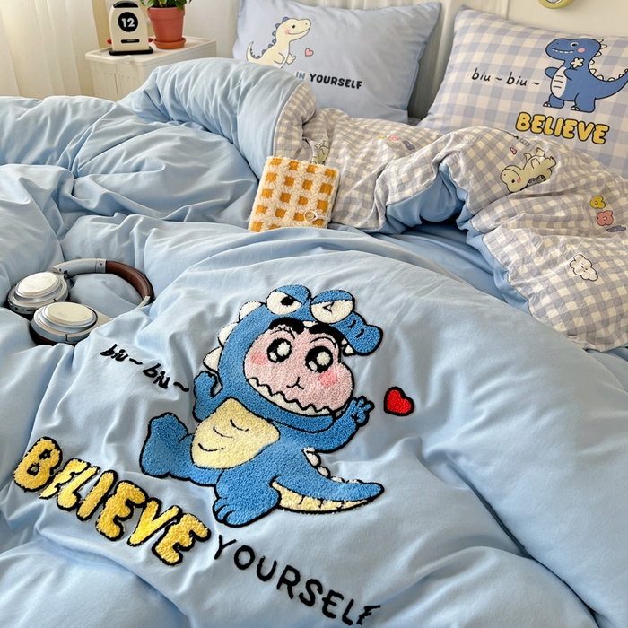 91家纺网 家纺一手货源 找家纺 一霖家纺 2025新款高克重云朵棉数码印花＋毛巾绣四件套 魔法恐龙