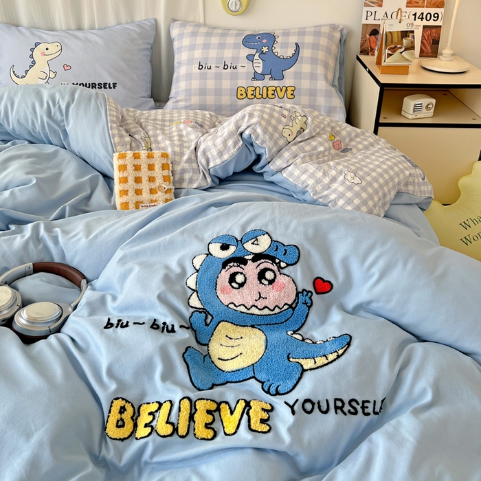 91家纺网 家纺一手货源 找家纺 一霖家纺 2025新款高克重云朵棉数码印花＋毛巾绣四件套 魔法恐龙