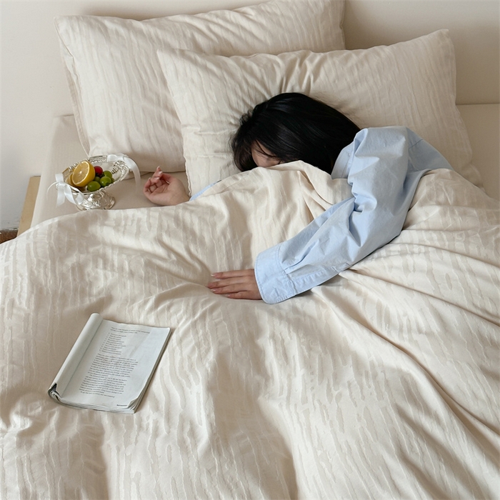 91家纺网 家纺一手货源 找家纺 小春日和  纯棉色织双层纱四件套提花被套纯色加大床单1.8床笠民宿风高端不规则条纹四件套 觅光-米