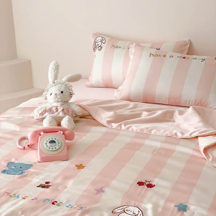 91家纺网 家纺一手货源 找家纺 （总）星野 2025新款60s进口奥地利兰精天丝刺绣夏被夏凉被空调被-蜜糖甜宠