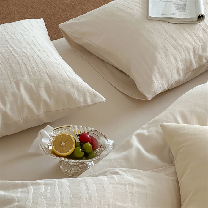 91家纺网 家纺一手货源 找家纺 小春日和  纯棉色织双层纱四件套提花被套纯色加大床单1.8床笠民宿风高端不规则条纹四件套 觅光-米