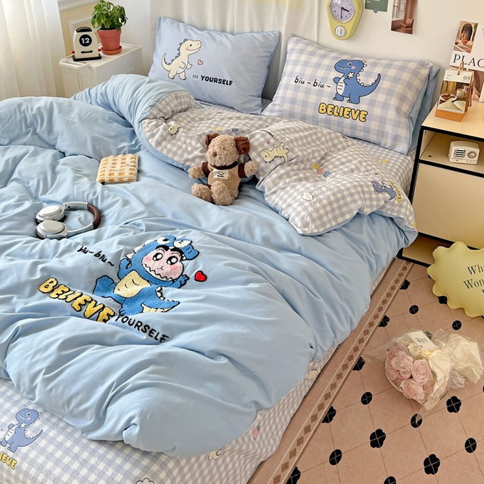 91家纺网 家纺一手货源 找家纺 一霖家纺 2025新款高克重云朵棉数码印花＋毛巾绣四件套 魔法恐龙