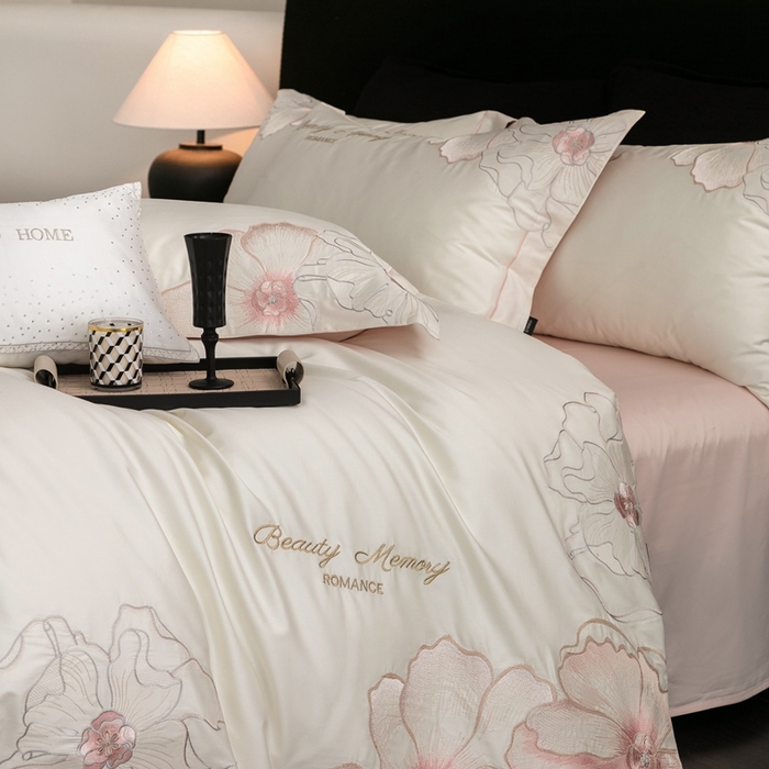 91家纺网 家纺一手货源 找家纺 （总）馨蕊家居 2025新款高精密刺绣轻奢风全棉四件套-棉-花至