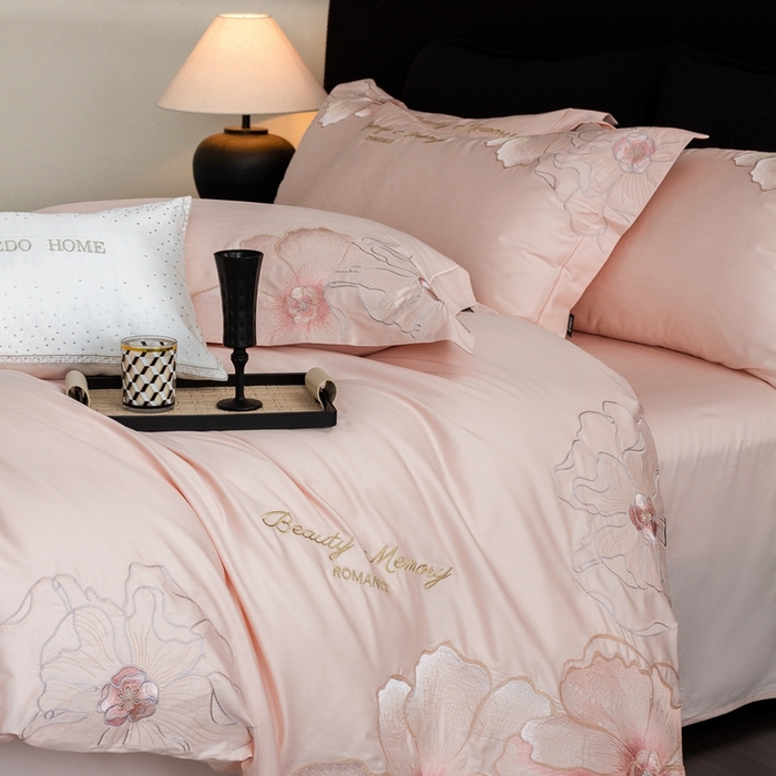 91家纺网 家纺一手货源 找家纺 馨蕊家居 2025新款高精密刺绣轻奢风全棉四件套-棉-花至 花至-蔷薇粉