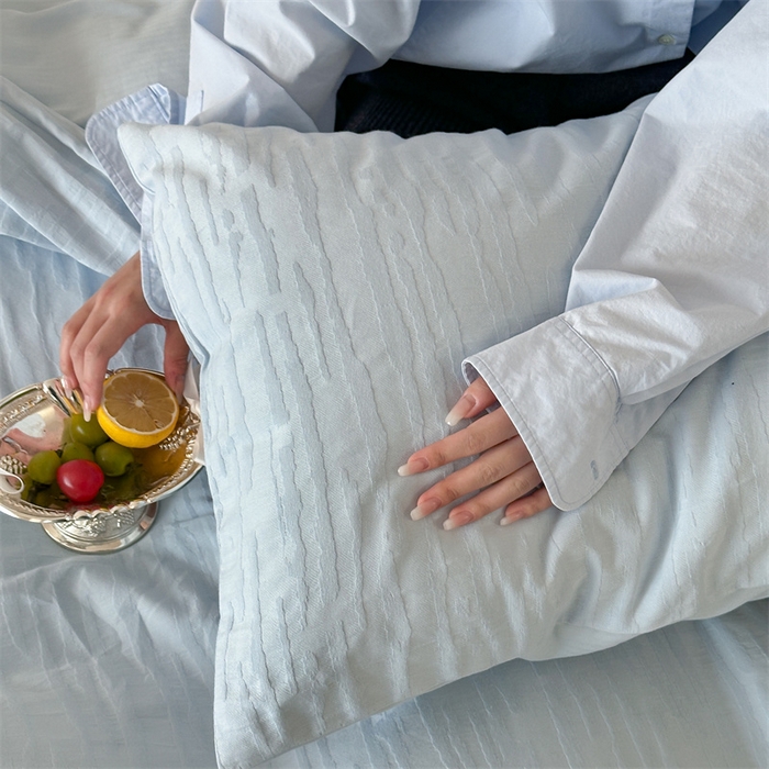 91家纺网 家纺一手货源 找家纺 小春日和  纯棉色织双层纱四件套提花被套纯色加大床单1.8床笠民宿风高端不规则条纹四件套 觅光-兰