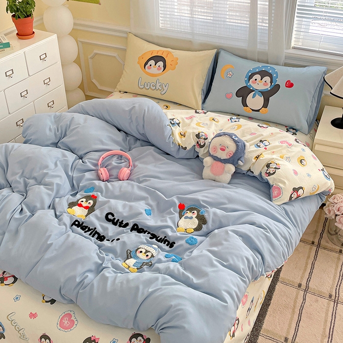 91家纺网 家纺一手货源 找家纺 一霖家纺 2025新款高克重云朵棉数码印花＋毛巾绣四件套 音乐企鹅