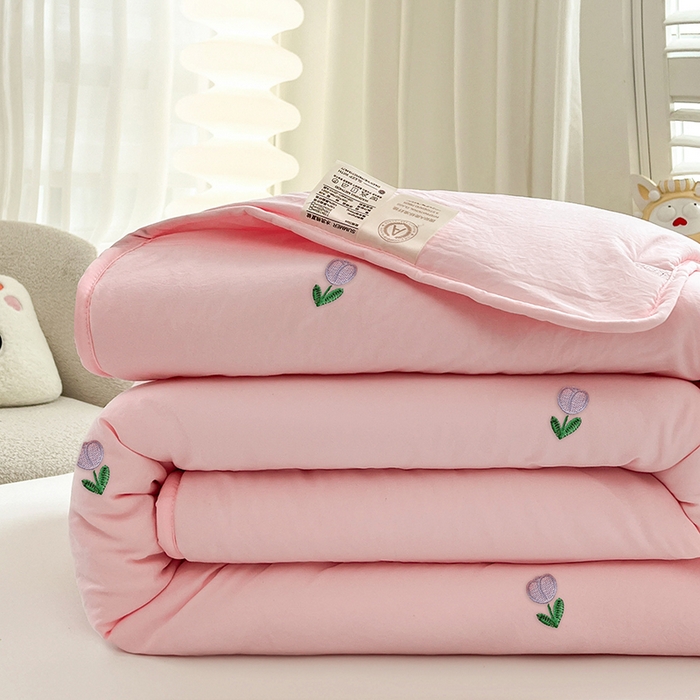 91家纺网 家纺一手货源 找家纺 推推家纺 2025新款水洗棉玫瑰刺绣夏被 郁金香-粉色