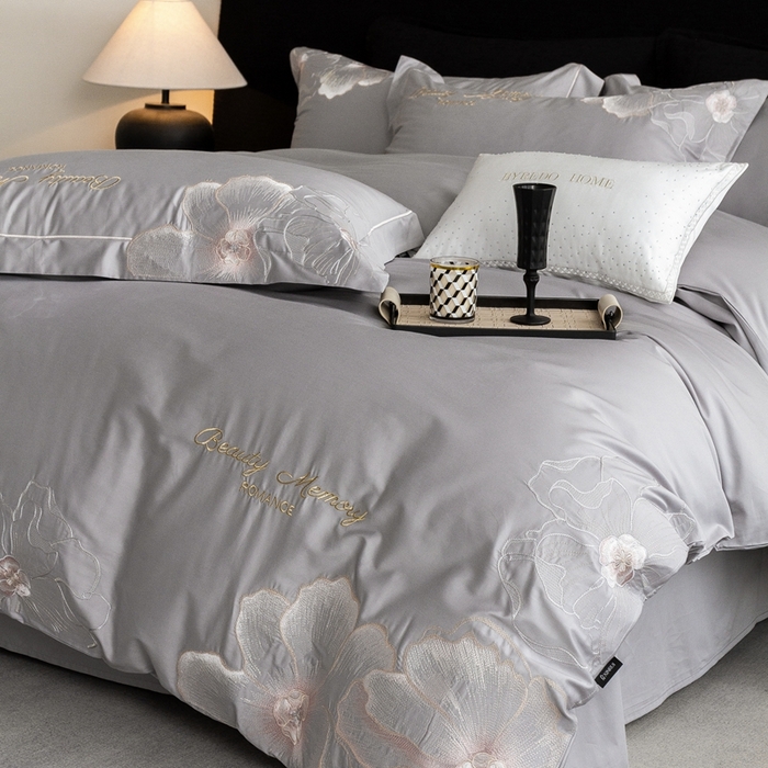 91家纺网 家纺一手货源 找家纺 馨蕊家居 2025新款高精密刺绣轻奢风全棉四件套-棉-花至 花至-高级灰