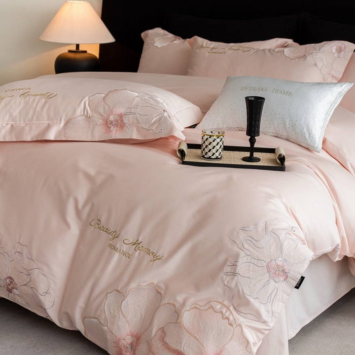 91家纺网 家纺一手货源 找家纺 馨蕊家居 2025新款高精密刺绣轻奢风全棉四件套-棉-花至 花至-蔷薇粉